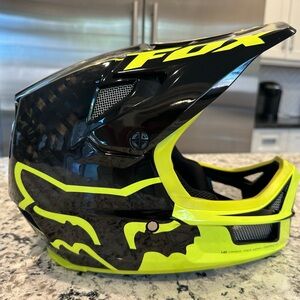 Fox rampage MTB Carbon Black and Neon Yellow Helmet large